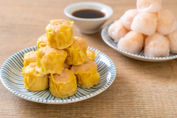 Çin karides pişmiş hamur tatlısı - Asya gıda tarzı