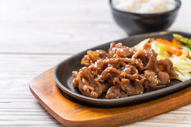 sıcak plaka - Asya tarzı domuz biftek dilimlenmiş