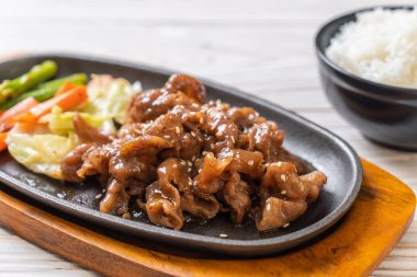 sıcak plaka - Asya tarzı domuz biftek dilimlenmiş