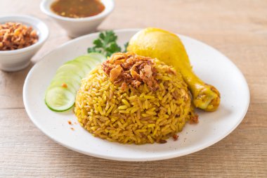 Tavuk - Müslüman gıda tarzı ile Müslüman sarı pirinç