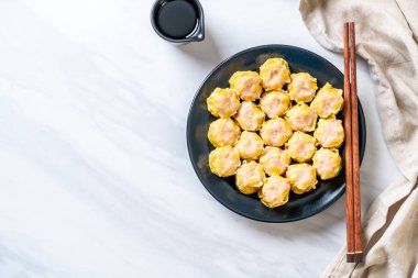 Karides Çince buğulanmış Dumpling sos ile