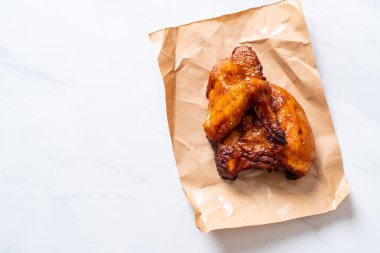 Masada ızgara ve ızgara tavuk.