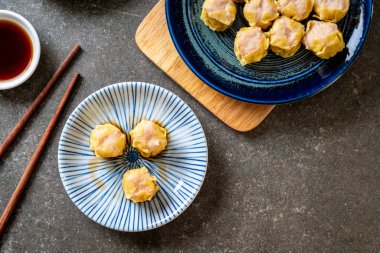 Karides Çince buğulanmış Dumpling sos ile