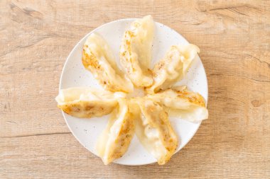 Japon gyoza 'sı ya da soya soslu hamur tatlısı.