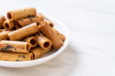 Taylandlı çıtır Hindistan cevizi roll - Tay tatlı snack