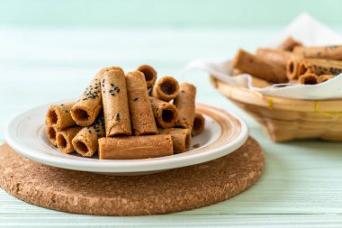 Taylandlı çıtır Hindistan cevizi roll - Tay tatlı snack