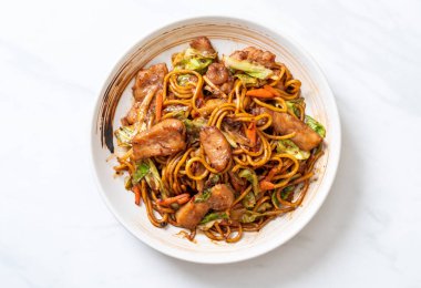 tavada kızartılmış yakisoba noodle pork - Asya gıda tarzı ile