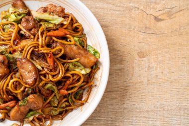 tavada kızartılmış yakisoba noodle pork - Asya gıda tarzı ile
