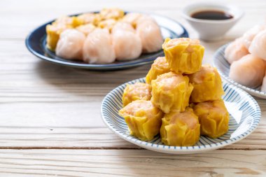 Çin karides pişmiş hamur tatlısı - Asya gıda tarzı