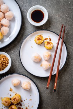 Çin karides pişmiş hamur tatlısı - Asya gıda tarzı