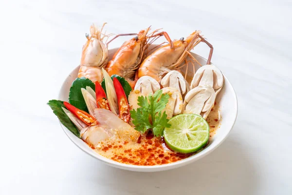 Baharatlı karides çorbası (Tom Yum Goong) - Tay geleneksel gıda