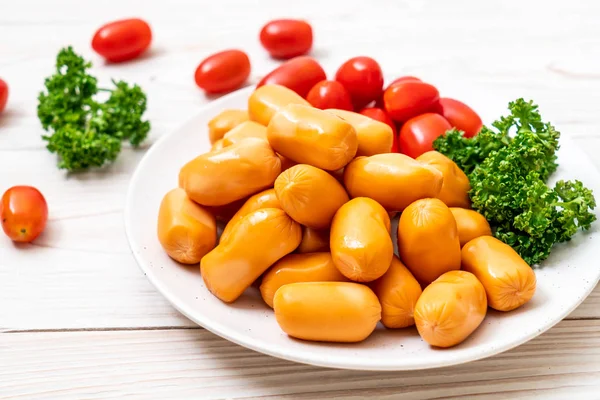 domuz eti kokteyl sosisi plaka üzerinde