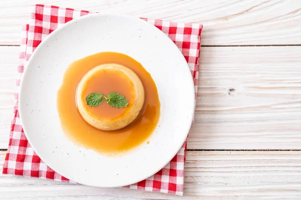 Naneli ev yapımı karamel kremalı puding.