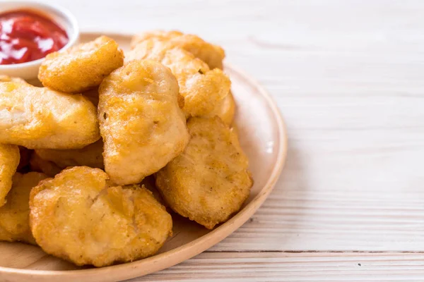 Soslu tavuk nugget, sağlıksız yemek.