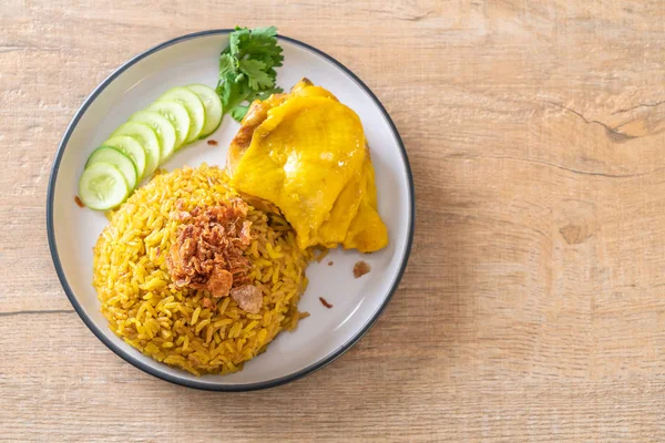 Tavuk - Müslüman gıda tarzı ile Müslüman sarı pirinç