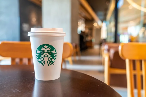 Bangkok Tailandia Junio 2018 Starbucks Café Caliente Con Soporte Sobre — Foto de Stock