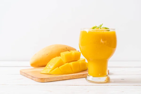 Fresh Mango Smoothies Healthy Food Drink Concept — Stock Photo, Image