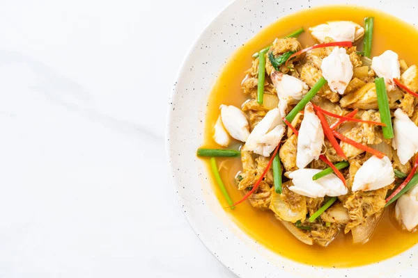 Fried yengeç ile toz köri - Tayland mutfağı