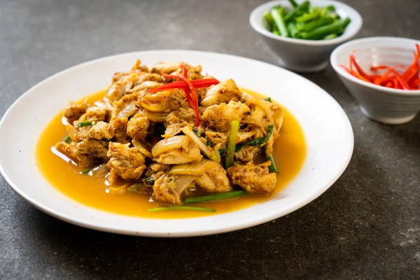 Fried yengeç ile toz köri - Tayland mutfağı