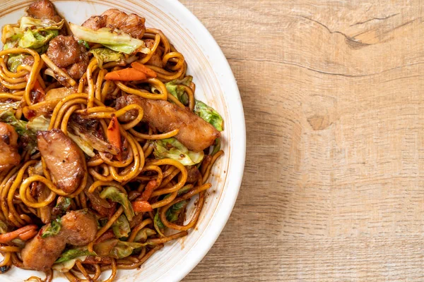 tavada kızartılmış yakisoba noodle pork - Asya gıda tarzı ile