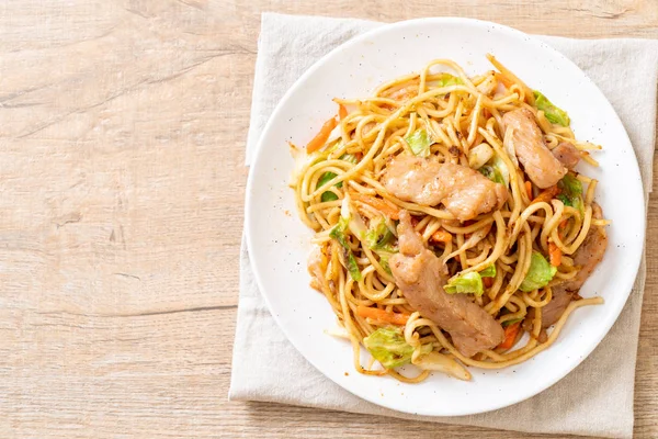 tavada kızartılmış yakisoba noodle pork - Asya gıda tarzı ile