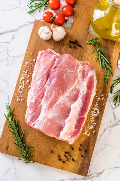 Filete Crudo Cerdo Fresco Sobre Tabla Madera — Foto de Stock