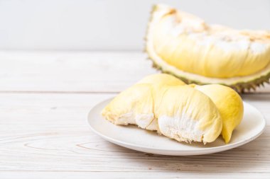 Ahşap zemin üzerinde taze Durian meyvesi