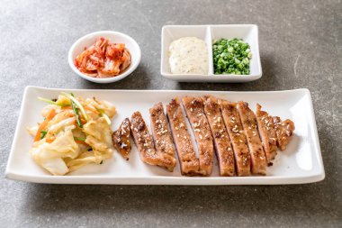 sebze - Asya tarzı ile dilimlenmiş domuz biftek ızgara