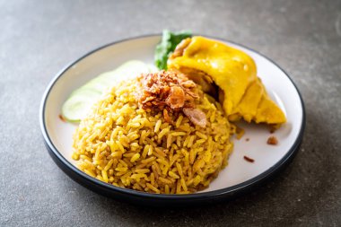 Tavuk - Müslüman gıda tarzı ile Müslüman sarı pirinç