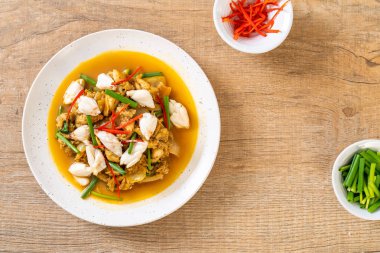 Fried yengeç ile toz köri - Tayland mutfağı