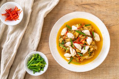 Fried yengeç ile toz köri - Tayland mutfağı