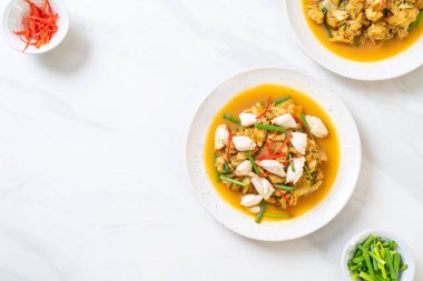 Fried yengeç ile toz köri - Tayland mutfağı