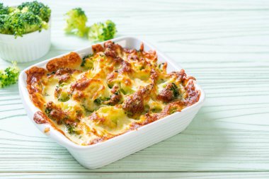 Peynirli fırında karnabahar ve brokoli graten