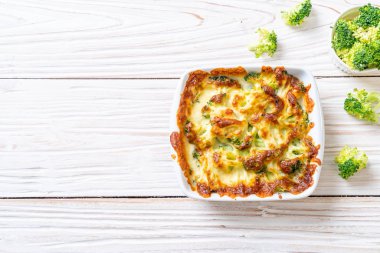 Peynirli fırında karnabahar ve brokoli graten