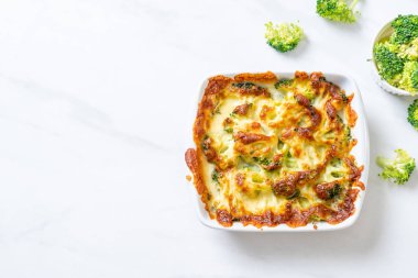 Peynirli fırında karnabahar ve brokoli graten