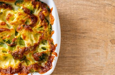Peynirli fırında karnabahar ve brokoli graten