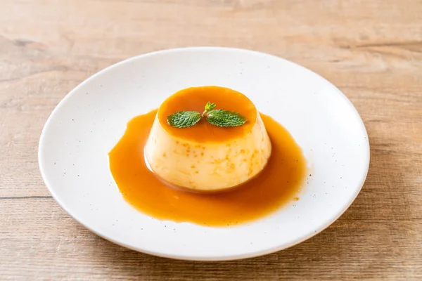 Naneli ev yapımı karamel kremalı puding.