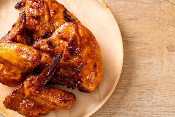 Masada ızgara ve ızgara tavuk.