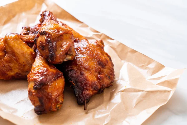 Masada ızgara ve ızgara tavuk.