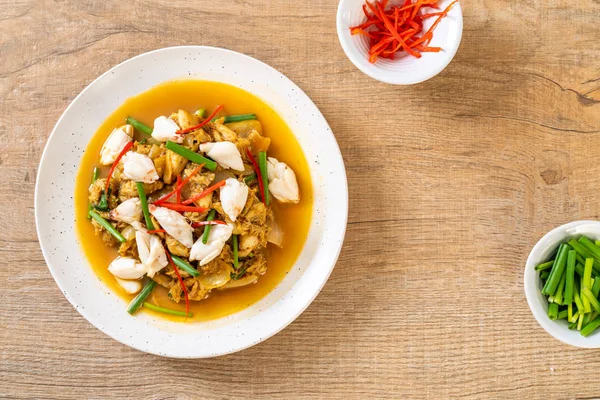 Fried yengeç ile toz köri - Tayland mutfağı