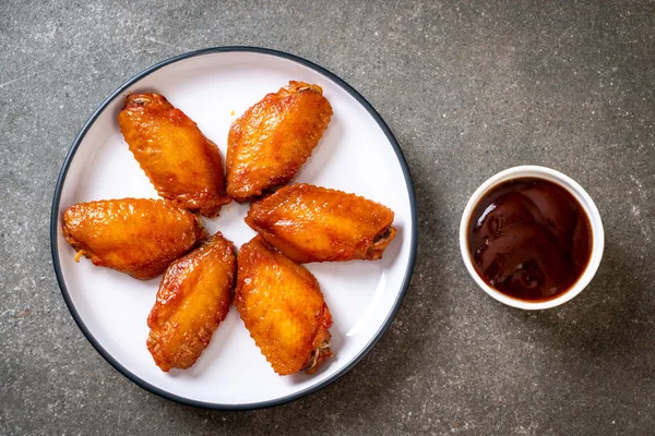 Barbekü tavuk kanadı sosu ile