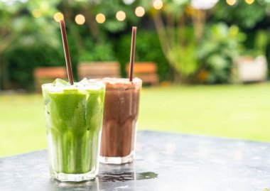 Çikolatalı süt ve sütlü restoran ve kafe buzlu yeşil çay Iced