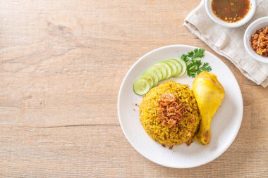 Tavuk - Müslüman gıda tarzı ile Müslüman sarı pirinç