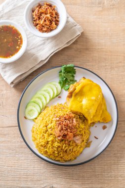 Tavuk - Müslüman gıda tarzı ile Müslüman sarı pirinç