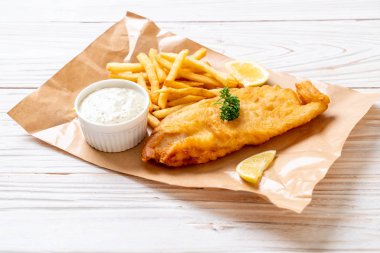 Balık ve patates kızartması. Sağlıksız yiyecekler.