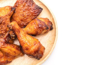 ızgara ve Barbekü tavuk beyaz arka plan üzerinde izole