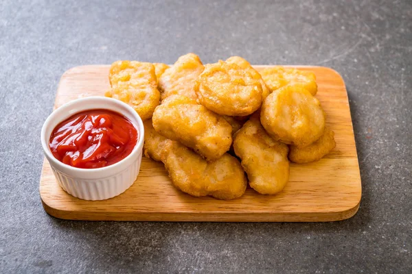 Soslu tavuk nugget, sağlıksız yemek.