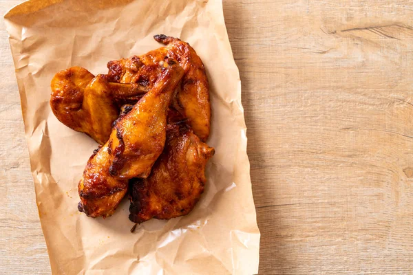 Masada ızgara ve ızgara tavuk.