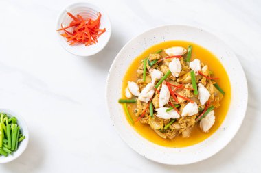 Fried yengeç ile toz köri - Tayland mutfağı