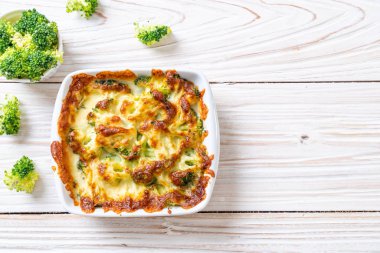 Peynirli fırında karnabahar ve brokoli graten